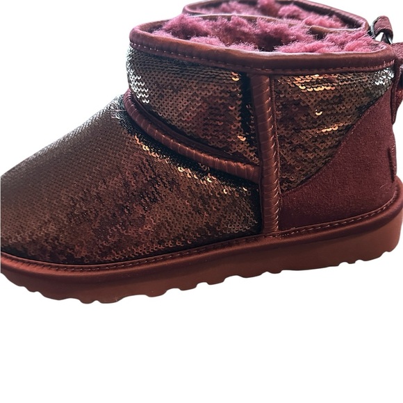UGG CLASSIC ULTRA MINI MIRROR BALL WILD GRAPE SEQUIN SPARKLE BOOT SIZE 6 WOMEN - Picture 2 of 6